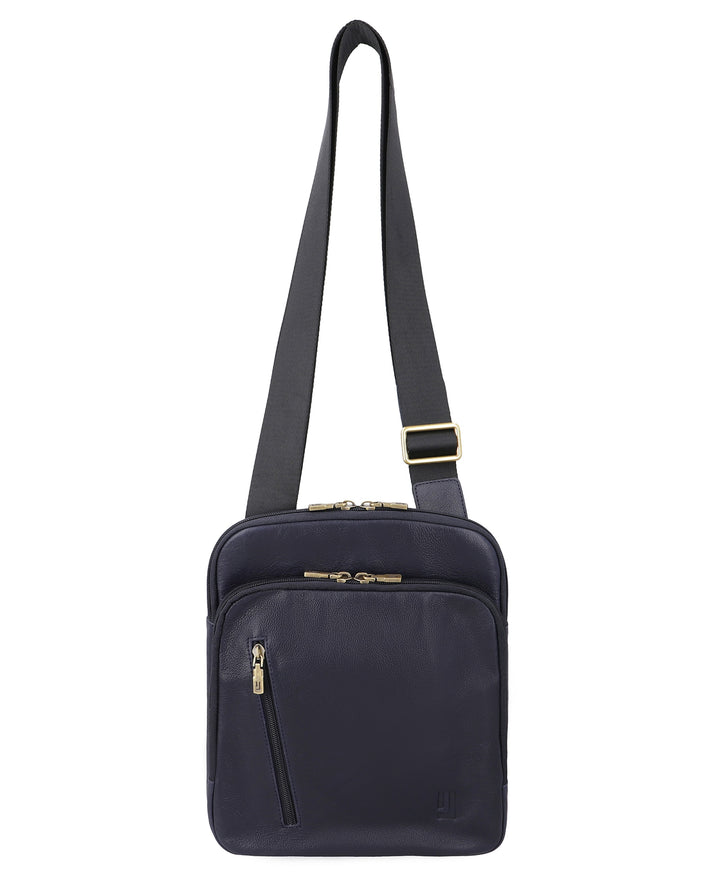 Leather shoulder bag in Pakistan
