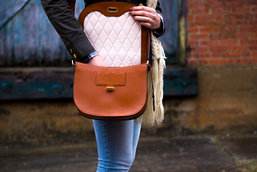 Shoulder Bags vs. Backpacks: Deciphering Your Perfect On-the-Go Companion